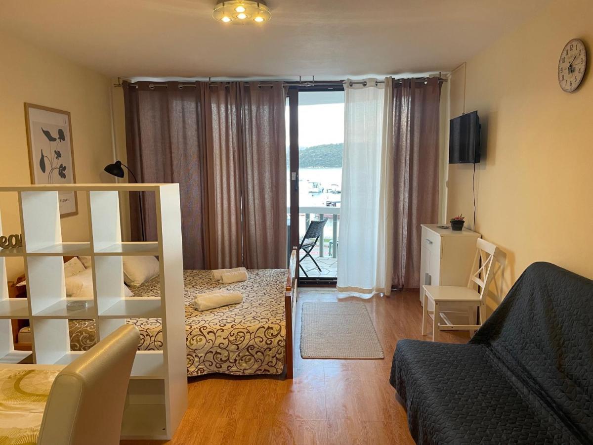 Apartments Ana By The Sea Lumbarda Luaran gambar