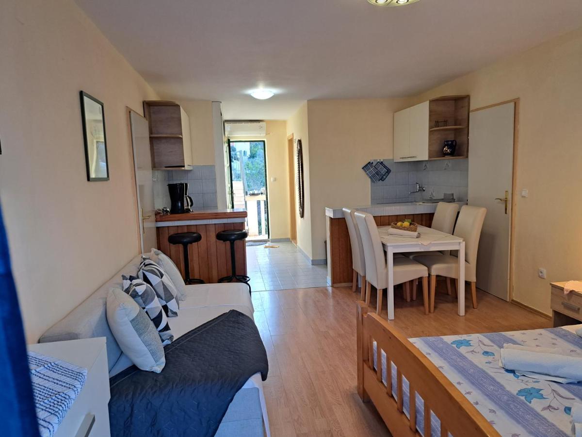 Apartments Ana By The Sea Lumbarda Luaran gambar