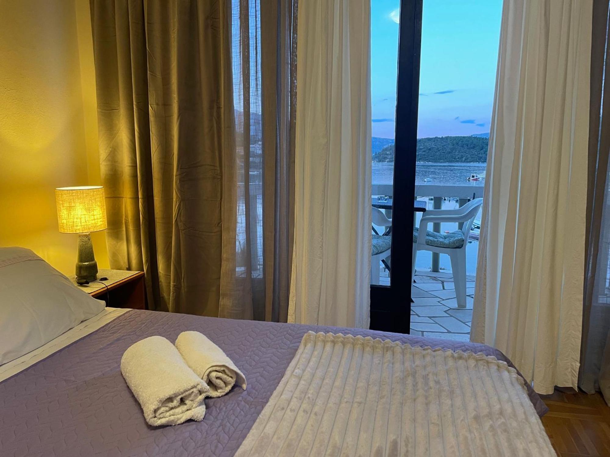 Apartments Ana By The Sea Lumbarda Luaran gambar